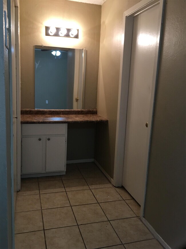 Building Photo - 800 Rambler Dr