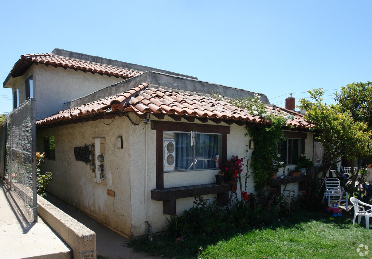 Building Photo - 17472 Dairyview Cir