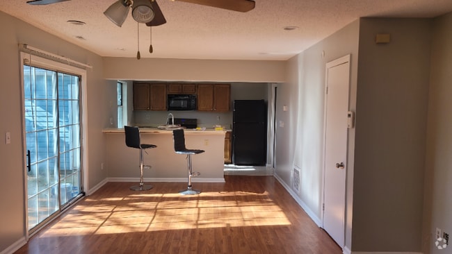 Building Photo - 282 Ferdinand Cir