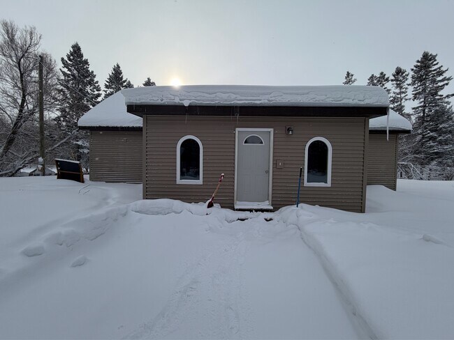 Foto del edificio - 2824 E 3 Mile Rd