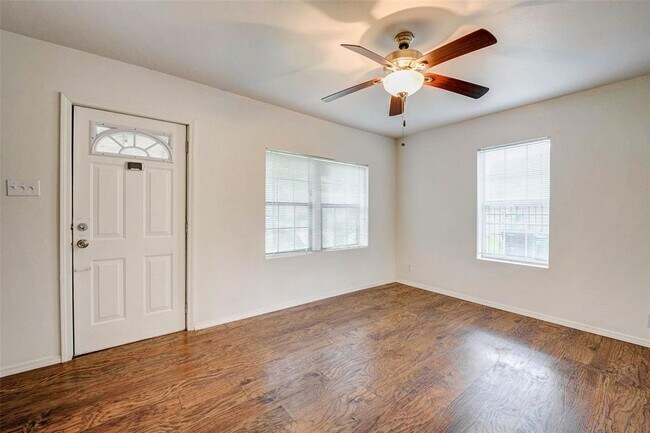 Foto del edificio - 5644 McCormick St