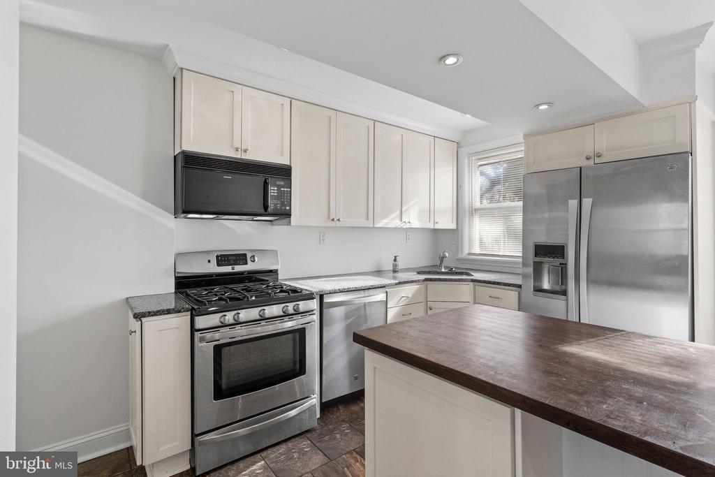 Foto principal - 1156 S Merrimac Rd