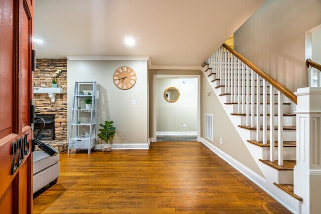 Foto del edificio - 2205 Rothmore Dr SW