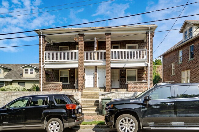Building Photo - 106 E 4th Ave