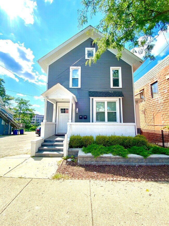 Building Photo - 314 S Ashley St