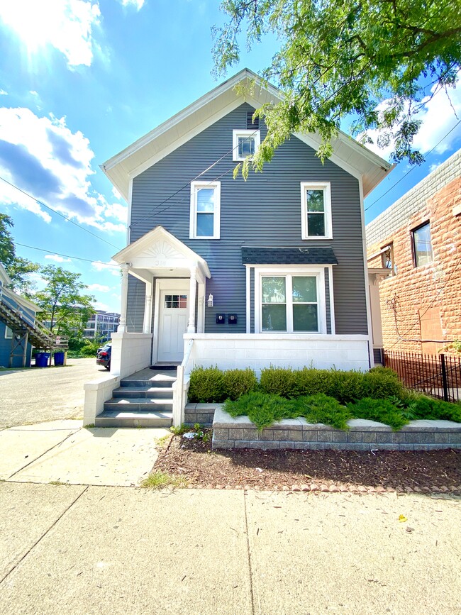 Building Photo - 314 S Ashley St