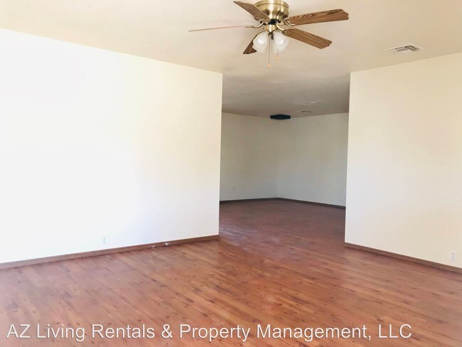 Building Photo - 4410 N Van Nuys Rd