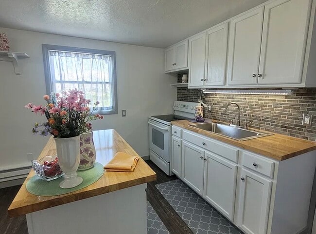 Building Photo - 5218 W Bel Air St