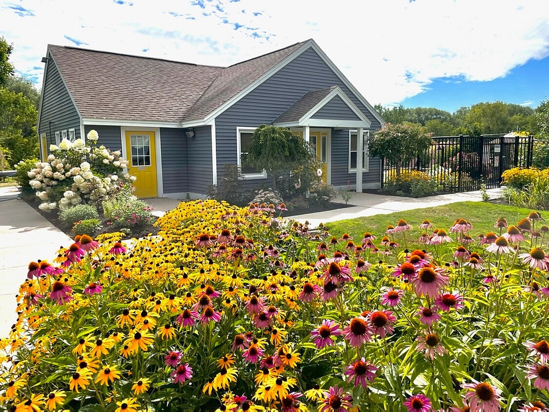 Primary Photo - Tamarlane Apartments, LLC