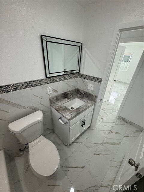 Foto del edificio - 3536 W 108th St