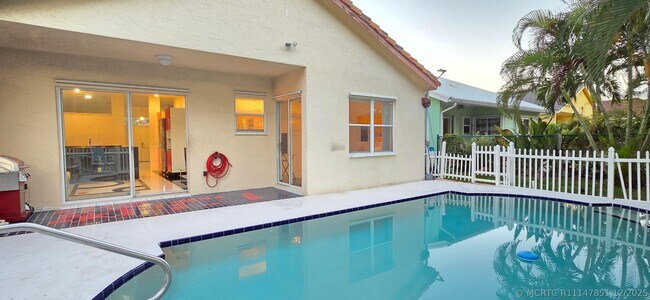 Foto del edificio - 661 Lake Wellington Dr