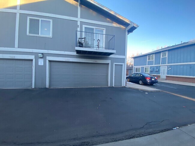 Building Photo - Nice 2 Bedroom townhome in Aurora