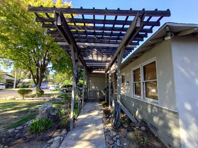 Foto del edificio - 210 Covena Ave