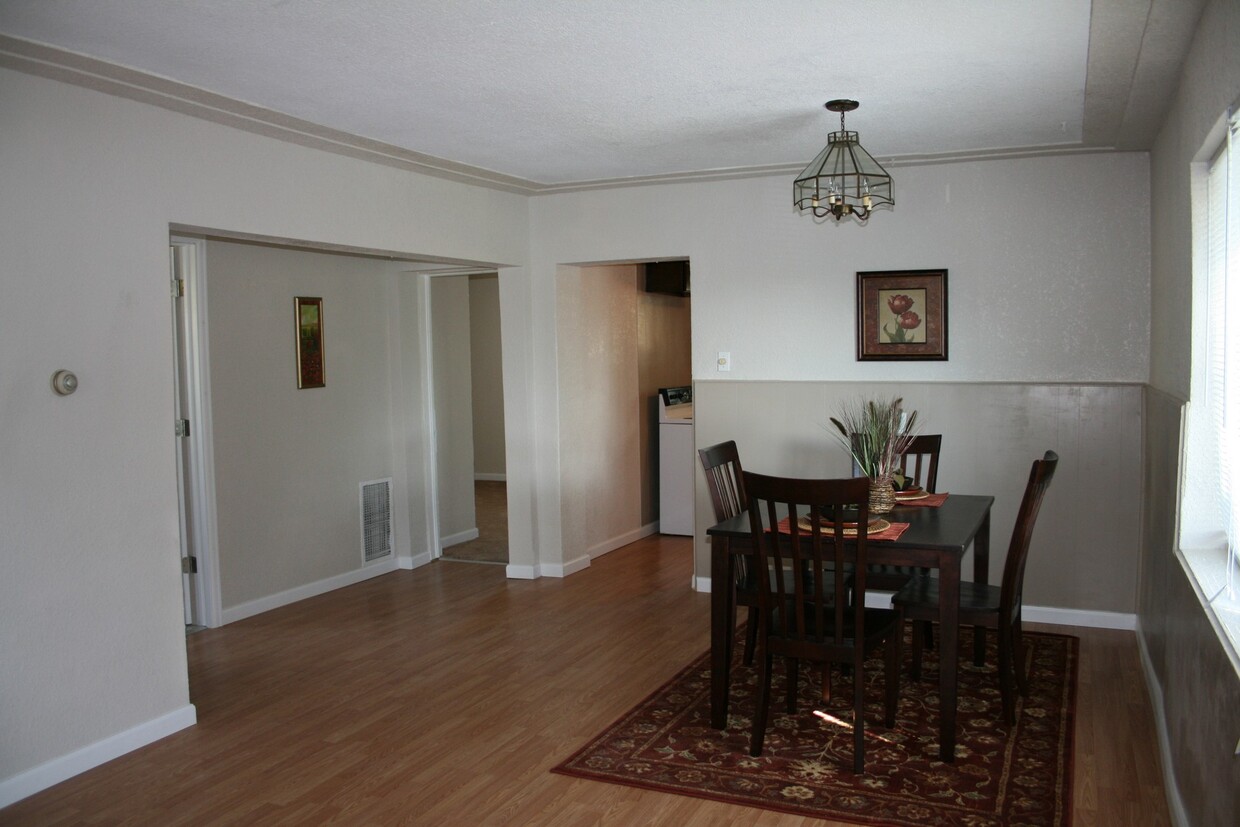 Primary Photo - 1330 Chase St