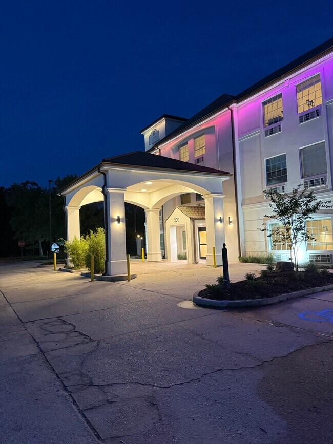 Foto del edificio - Pinnacle Residences