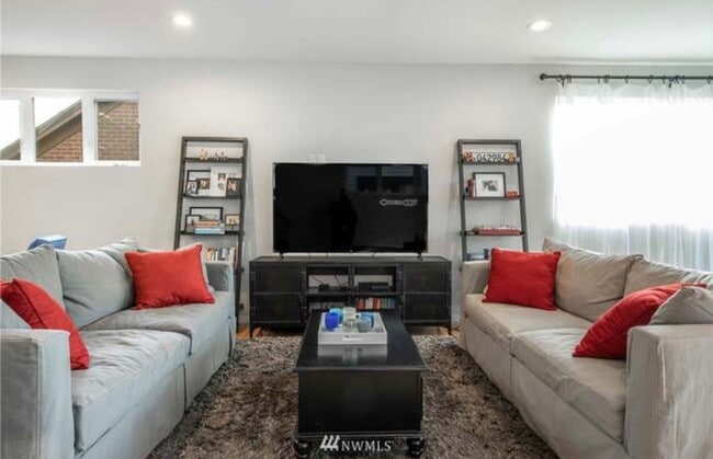 Building Photo - Open Contemporay Light Filled Home - Mt. B...