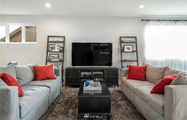 Foto del edificio - Open Contemporay Light Filled Home - Mt. B...