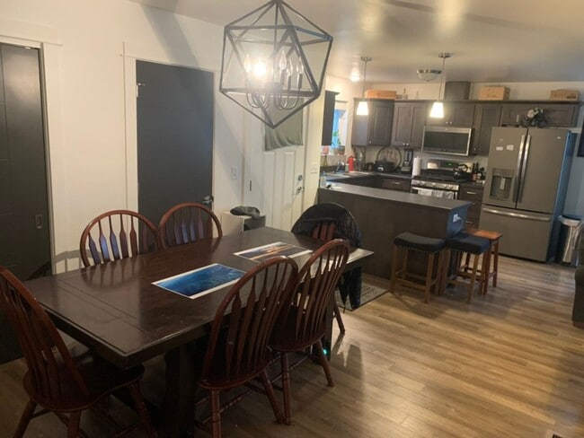 Foto del edificio - 3255 Breeze Ln
