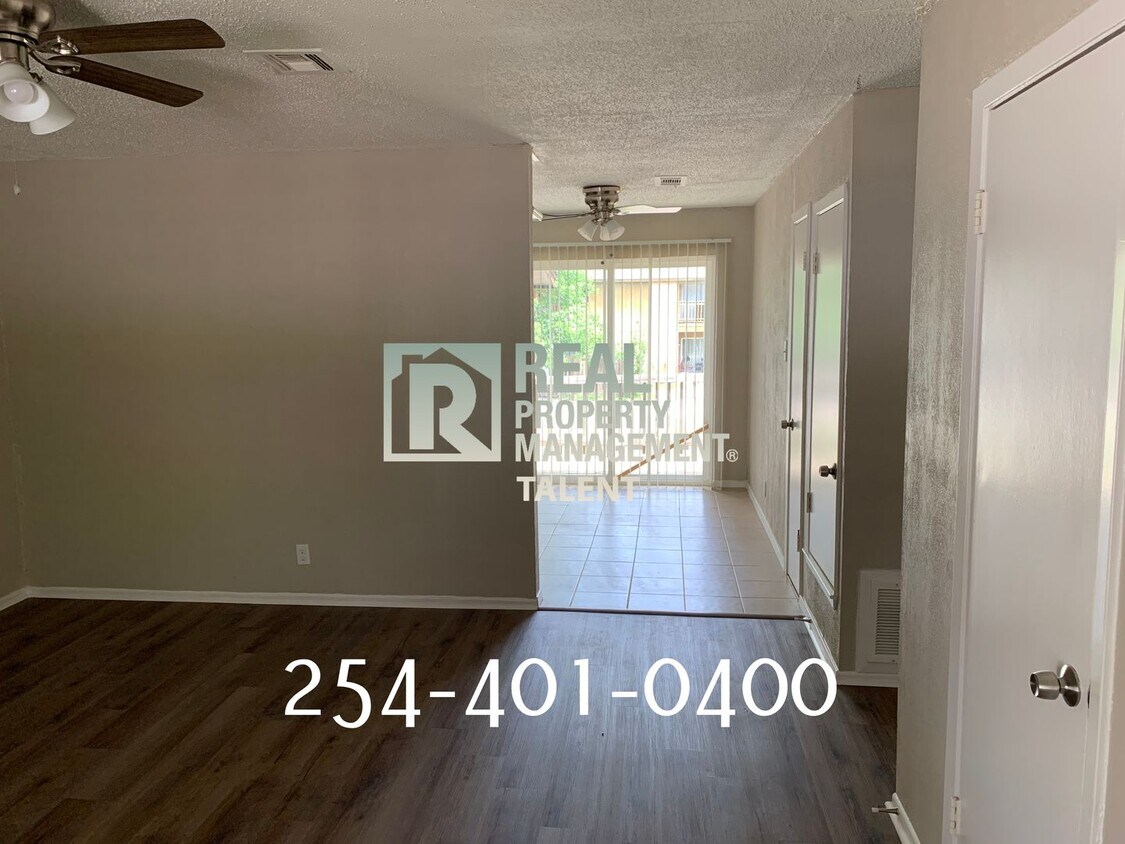 Foto principal - 2214 Saulsbury Dr