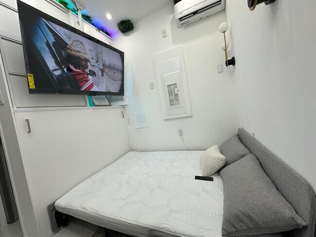 Foto del edificio - 196 Danforth Ave