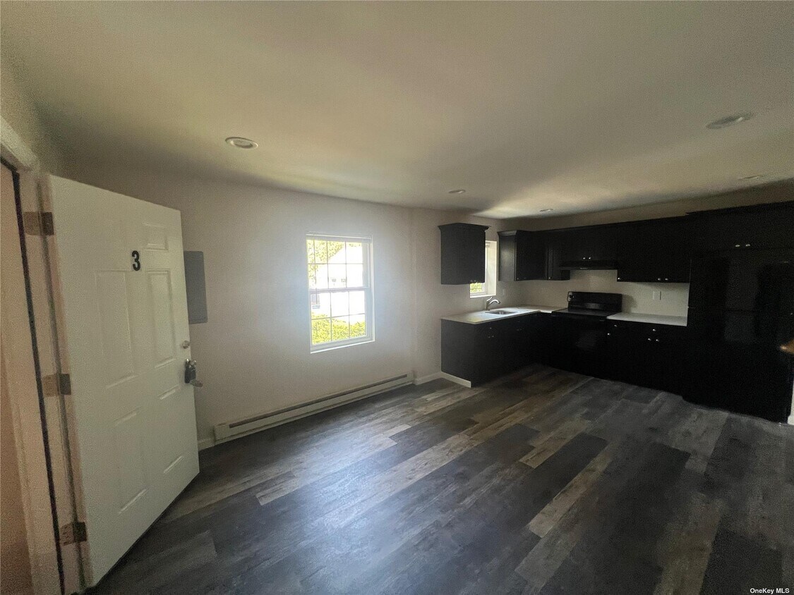 41 Amity St Unit 3, Patchogue, NY 11772 Room for Rent in Patchogue