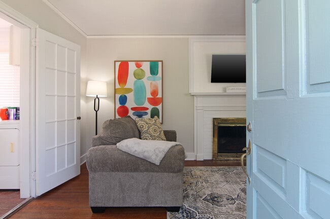 Foto del edificio - 3116 Camden Cir