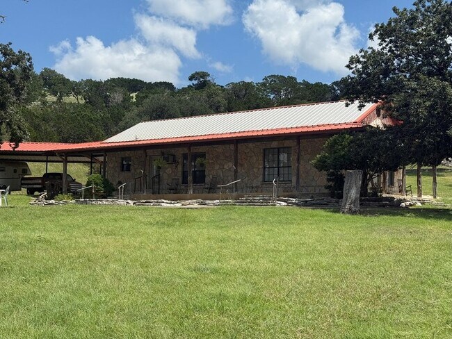Foto del edificio - 1904 Bear Creek Rd