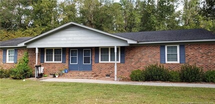 Building Photo - 2303 Oak St