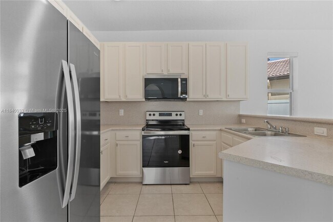 Foto del edificio - 3395 NE 11th Dr