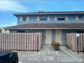 Building Photo - 1000 Cypress Way E