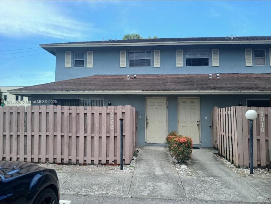 Primary Photo - 1000 Cypress Way E