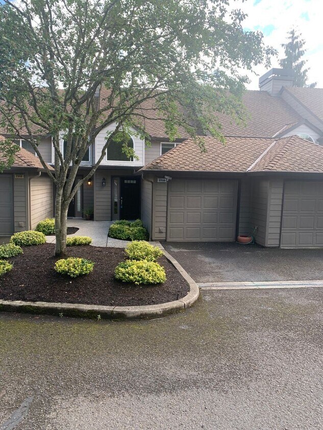 2 br, 2.5 bath House 3966 Carman Drive House Rental in Lake Oswego