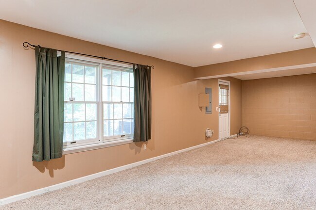 Foto del edificio - Three bedroom two bath townhome