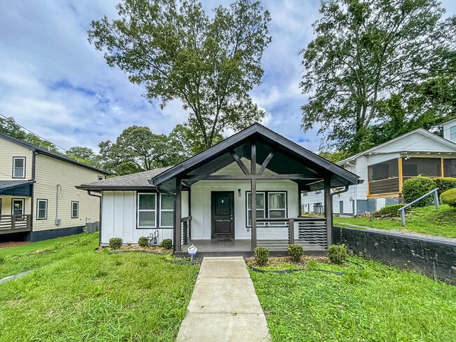 Photo - 878 N Grand Ave NW House