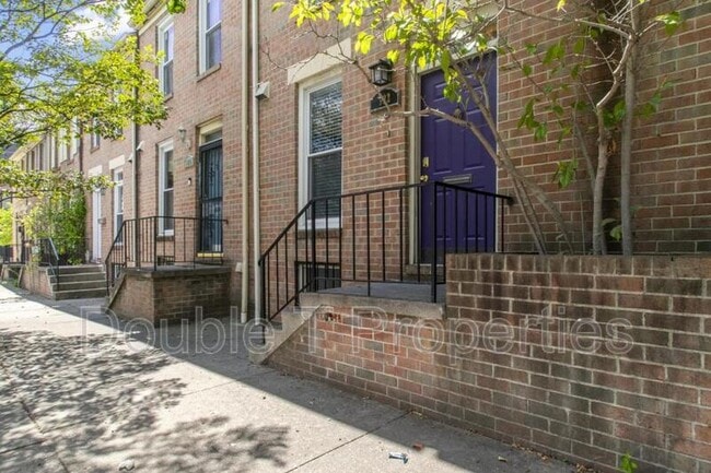 Building Photo - 922 South Paca St