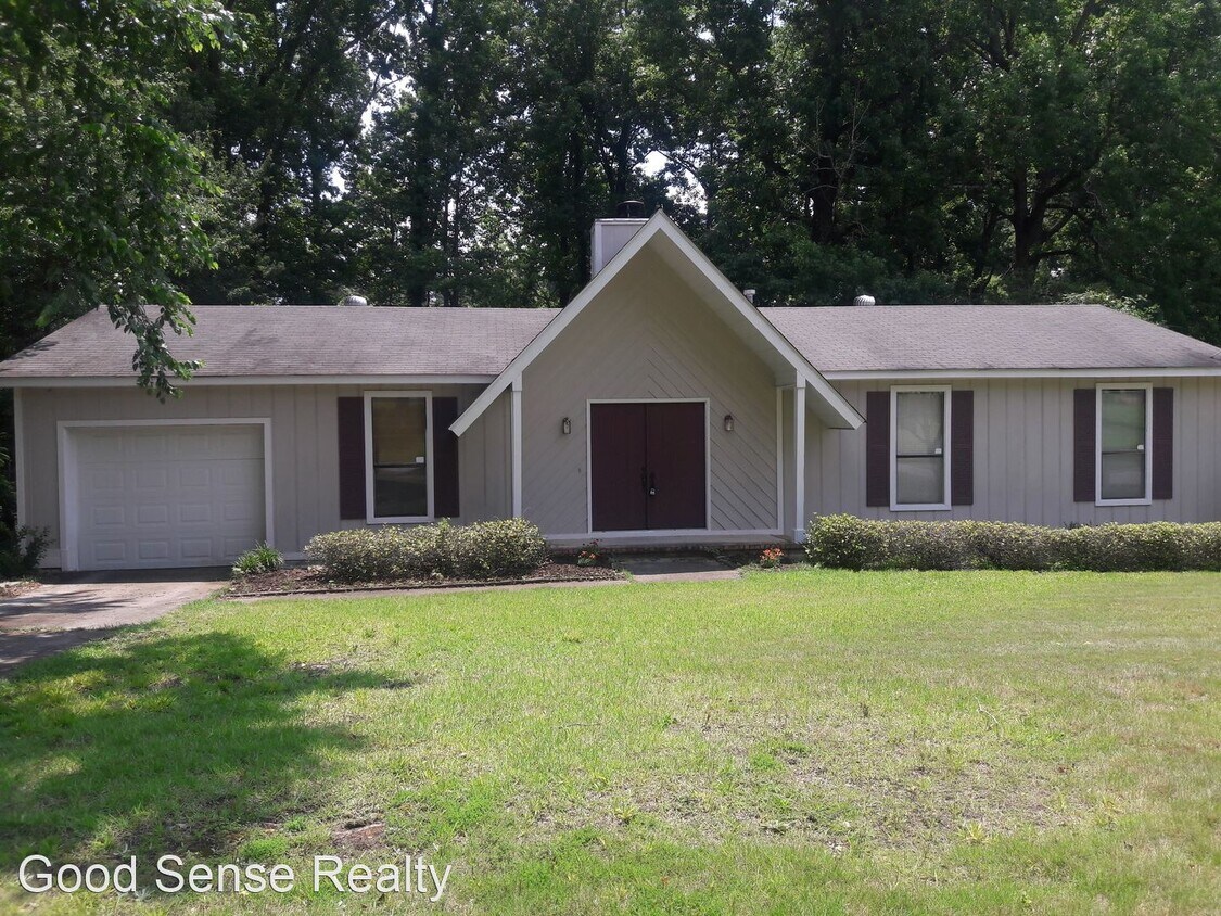 Primary Photo - 3 br, 2 bath House - 4352 Roswell Dr