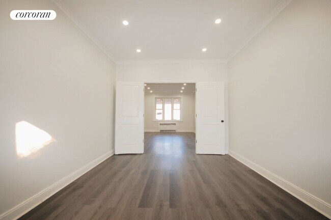 Building Photo - 86 E 56th St