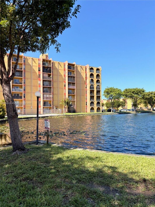 Foto del edificio - 4719 NW 7th St