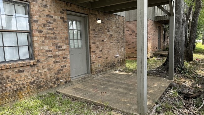 Building Photo - 819 Downing Pines Rd