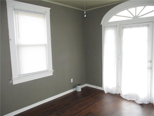 Building Photo - 827 Greenwood Dr