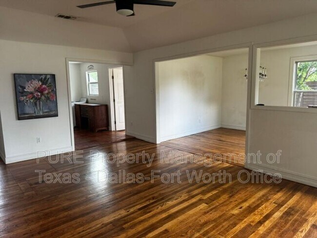 Foto del edificio - 2021 Bluebonnet Dr