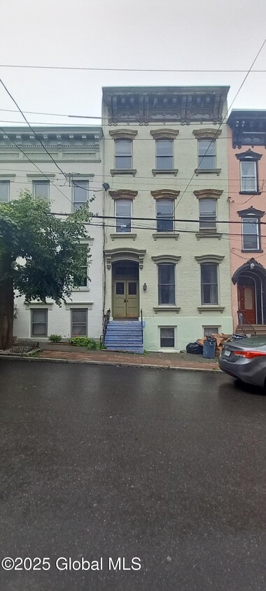 Primary Photo - 11 Elm St