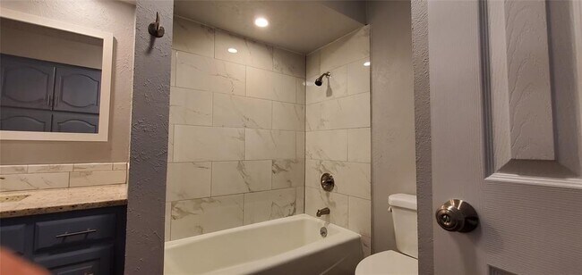 Building Photo - 1220 Brandon Ct