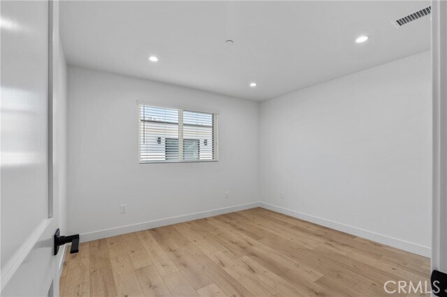 Foto del edificio - 11142 Woodley Ave