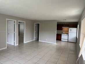 Building Photo - 588 Holly Dr
