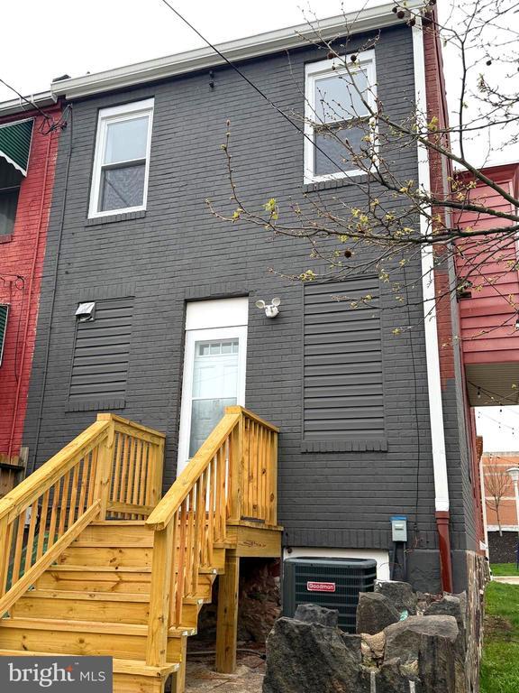 Building Photo - 301 Cornwall St