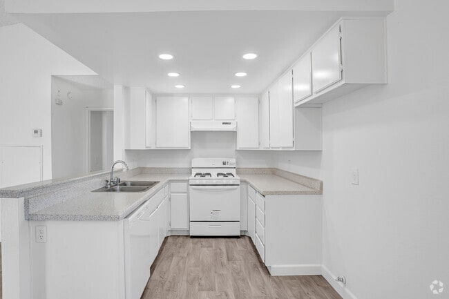 1BR, 1BA - 626SF - Kitchen - PepperTree Place