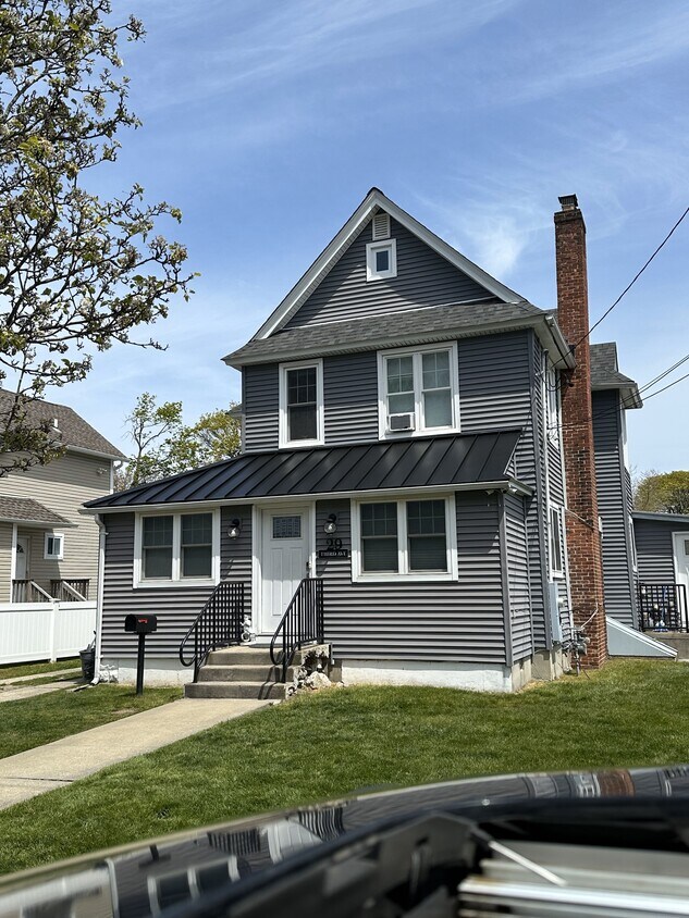 Exterior - 29 3rd Ave