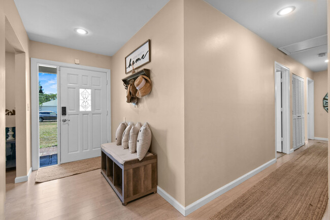 Building Photo - 15739 75th Way N