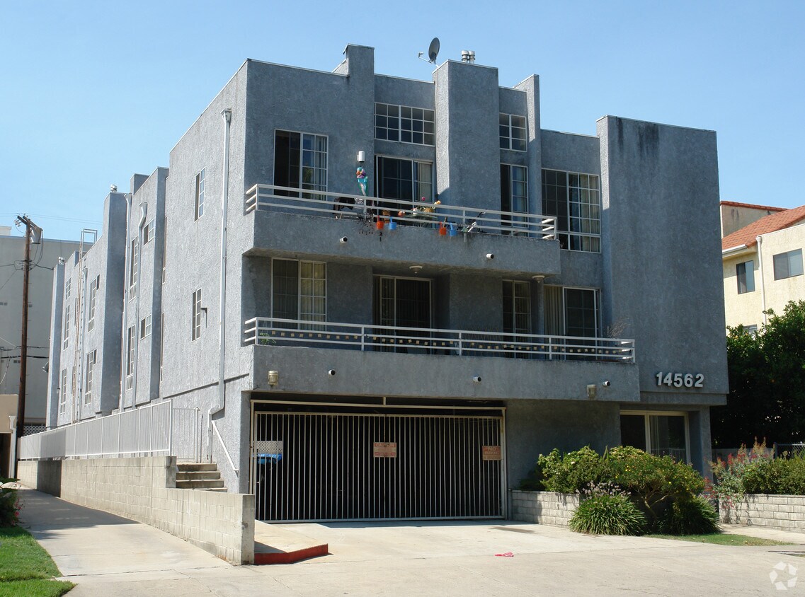 Primary Photo - 14562 Dickens St